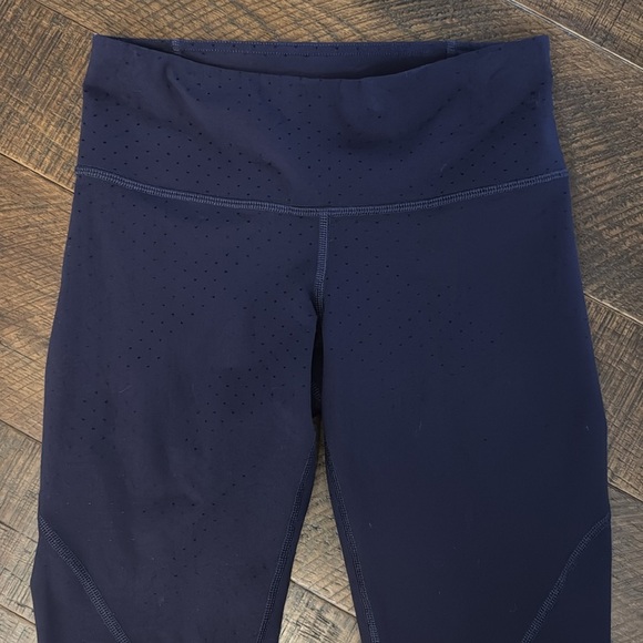 Lululemon Emerge Renewed Crop *Full-On Luon
Shine Dot Black Grape - Picture 7 of 13